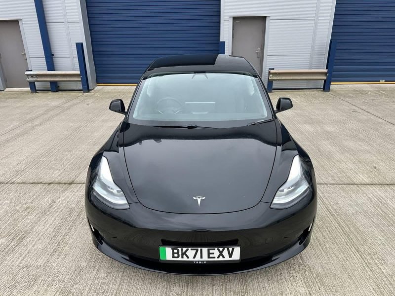 TESLA MODEL 3